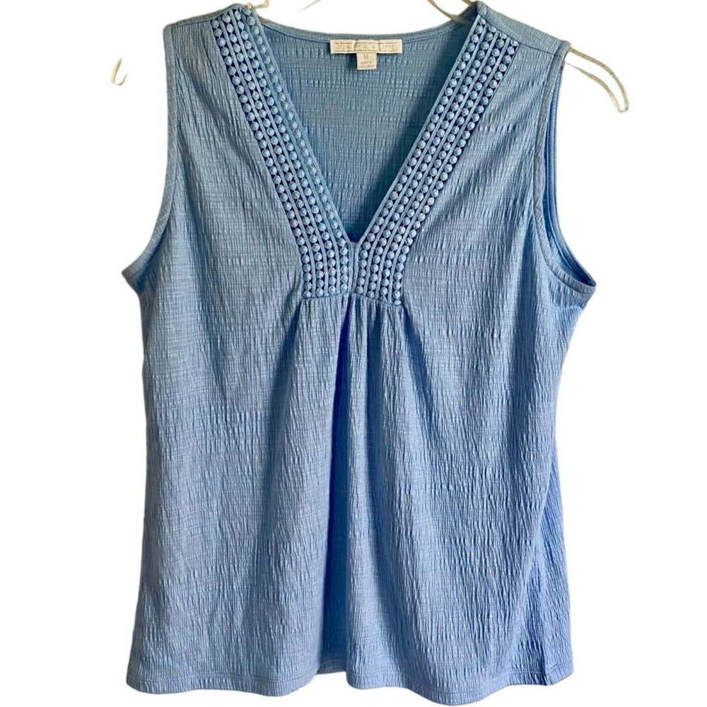 Juniper + Lime Light Blue Detailed Neckline Sleeveless Top Women's Medium NEW - Picture 2 of 9